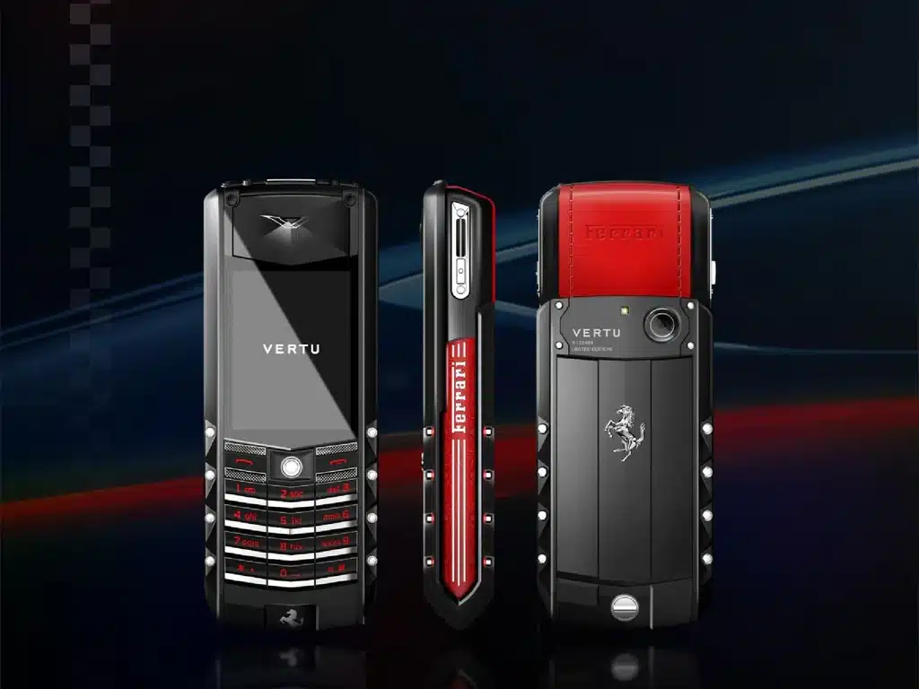 Элегантность, вдохновленная суперкарами: VERTU запускает серию METAVERTU «Race Track Design»